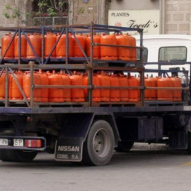 Camion de distribución de bombonas de butano. E.P.