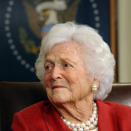 Fotografía de archivo fechada el 29 de marzo de 2018 muestra a la ex primera dama Barbara Bush. (LARRY W. SMITH | EFE)
