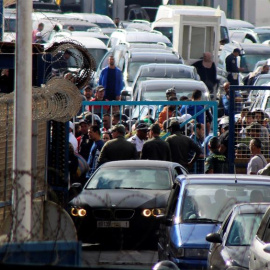 La frontera del Tarajal de Ceuta con Marruecos ha vuelto a sufrir cierres intermitentes desde primeras horas de la mañana. - EFE