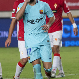 El delantero del F.C Barcelona José Manuel Arnáiz celebra su gol, tercero del equipo ante el Real Murcia. /EFE