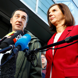 Los líderes de Los Verdes Alemanes, Katrin Goering-Eckardt and Cem Ozdemir, prestan declaraciones a los medios en Berlín./REUTERS