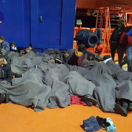 Varias de las personas rescatadas por Salvamento Marítimo en la zona SAR de Catagena.- SALVAMENTO MARÍTIMO