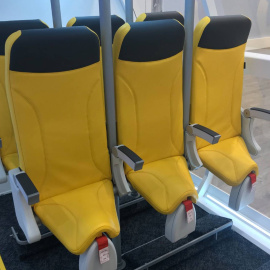 Los asientos para líneas 'low cost' presentados por la firma italiana Aviointeriors.- TWITTER @THATJON