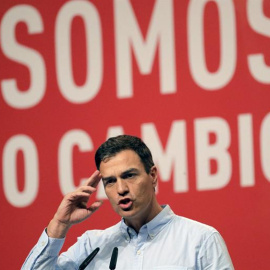 El secretario general del PSOE, Pedro Sánchez, durante su intervención el acto de clausura el XIII Congreso del PSdeG, esta mañana en Santiago de Compostela. EFE/Lavandeira jr