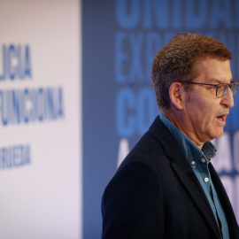 El presidente del Partido Popular, Alberto Núñez Feijóo, interviene durante una comida de campaña. /EP