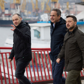 El presidente de Ucrania, Volodímir Zelenski, durante su encuentro con el primer ministro griego, Kyriakos Mitsotakis.