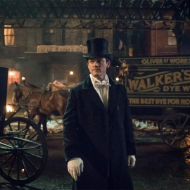 'The Alienist' entra por los ojos gracias a la ambientación de una Nueva York sucia y enfangada en plena ebullición a finales del siglo XIX.