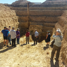 Trabajos de exhumación en Fuentes de Andalucía.