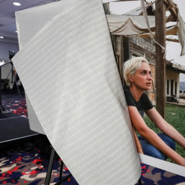 7/3/24 - Fotografía de archivo de la directora de fotografía Halyna Hutchins en 2021.