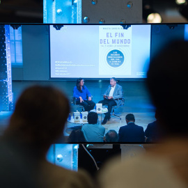 La autora Marta García Aller en la presentación del libro 'El fin del mundo tal y como lo concemos' / Fundación Telefónica