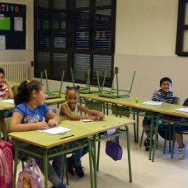 La consejera de Educación de Aragón, Mayte Pérez, durante una visita a un centro escolar. ARAGÓN HOY