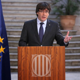 Fotografia facilitada por la Generalitat de Catalunya del presidente cesado, Carles Puigdemont, durante su comparencia de este sábado. EFE/Generalitat de Cataluña/Jordi Bedmany