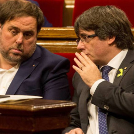 Oriol Junqueras y Carles Puigdemont en el Parlament. EFE/Archivo