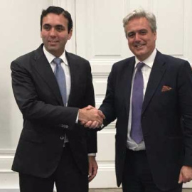 El secretario de Estado de Comercio Internacional, Mark Garnier (derecha).