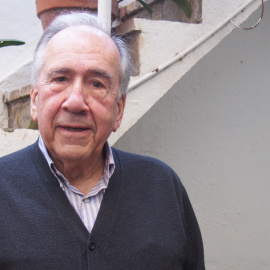 El poeta Joan Margarit, fotografiat a casa seva. | Queralt Castillo