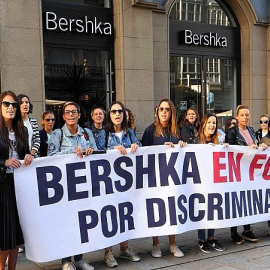 Las trabajadoras de Bershka cierran las tiendas de Pontevedra en la primera huelga en España en la historia de Inditex. CIG-Confederación Intersindical Galega