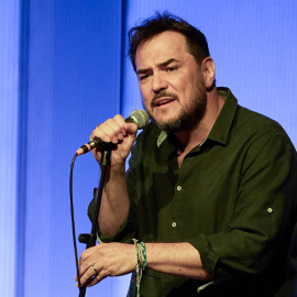 El cantautor Ismael Serrano, en una foto de archivo de julio de 2023.- JESÚS HELLÍN (EUROPA PRESS)