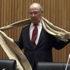 El exvicepresidente y exministro de Economía Rodrigo Rato, a su llegada a la Comisión de investigación de la crisis financiera y rescate bancario del Congreso. | J.J GUILLÉN (EFE)