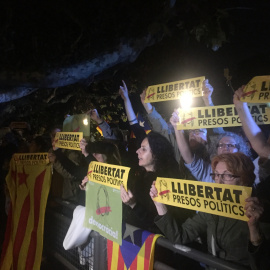 Coincentració davant el Parlament de Catalunya, en protesta per l'empresonament de vuit consellers de la Generalitat