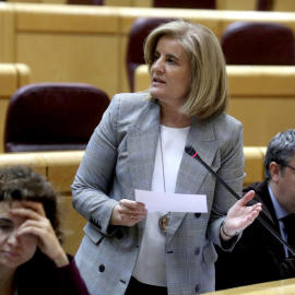 La ministra de Empleo y Seguridad Social, Fátima Báñez, durante una intervención en el pleno en el Senado, en una sesión de control al Gobierno. EFE/Kiko Huesca