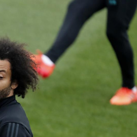 El defensa brasileño del Real Madrid Marcelo Vieira durante un entrenamiento de su equipo en la Ciudad Deportiva de Valdebebas. / EFE