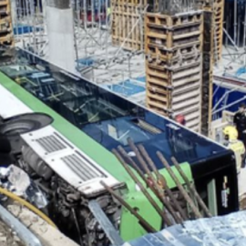 Imatge de com ha quedat l'autobús.