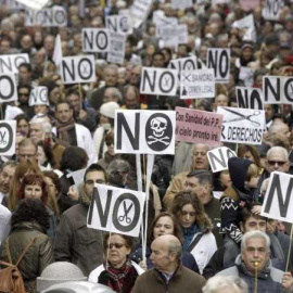 Una manifestación contra los recortes en sanidad del Gobierno del PP.- EFE/Archivo