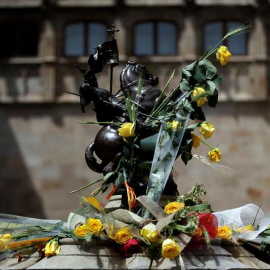 Detall de la font de Sant Jordi del Pati dels Tarongers, a l'interior del Palau de la Generalitat, aquesta diada de Sant Jordi. EFE / Alberto Estévez.