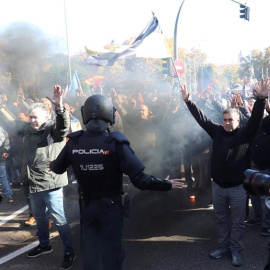 Manifestación de taxistas contra Cabify y Uber en Madrid. / EFE