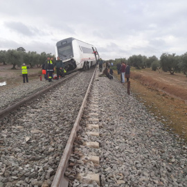 El tren accidentado en la localidad de Arahal.