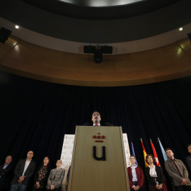 El rector de la Universidad Rey Juan Carlos, Javier Ramos, en rueda de prensa sobre  el máster de la presidenta de Madrid, Cristina Cifuentes.EFE/ Javier Lizón