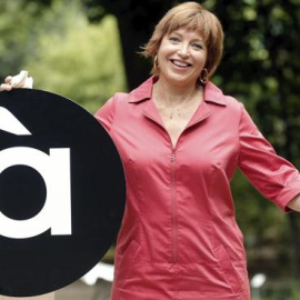 Empar Marco y el logo de À Punt - EFE