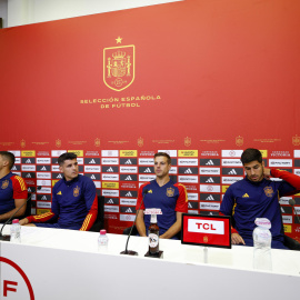 Álvaro Morata (2i), César Azpilicueta (2d), Rodrigo Hernández (i) y Marco Asensio, capitanes de la Selección nacional absoluta, a 4 de septiembre en Madrid