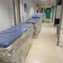 Imagen de las camillas del Hospital La Paz puestas a la venta en Wallapop.