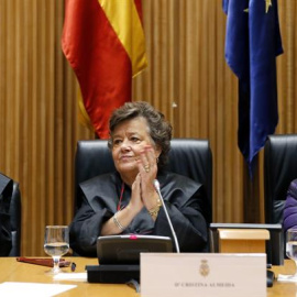 La abogada Cristina Almeida (c), la presidenta de la Asociación Nosotras Mismas, Sara Díaz (i) y Pilar Cancela, presidenta de la Comisión de Igualdad del Congreso, durante las jornadas "Tribunal Mujeres contra las Violencias Machista" / EFE-Mariscal