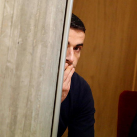 El joven acusado de causar la muerte de su pareja tras golpearla repetidamente en septiembre de 2015 en Vigo, Diego P.A. EFE / Salvador Sas