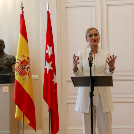 La presidenta de la Comunidad de Madrid, Cristina Cifuentes, durante su comparecencia para anunciar su dimisión, en la sede de la Presidencia, en la madrileña Puerta del Sol.. REUTERS/Susana Vera