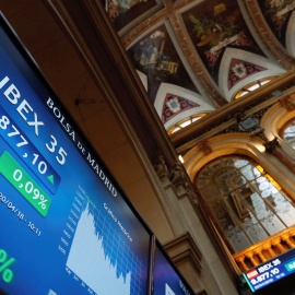 Un panel con información de la evolución del Ibex 35, el principal indicador de la Bolsa española. EFE/Fernando Alvarado