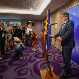 05/09/2023 - Carles Puigdemont a Brussel·les aquest dimarts, abans de pronunciar la conferència i aplaudit per dirigents de Junts.