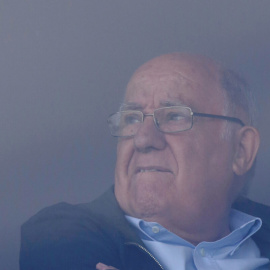 Foto de archivo de julio de 2017, del fundador y principal accionista de Inditex, Amancio Ortega, en un concurso hípico en A Coruña. REUTERS/Miguel Vidal