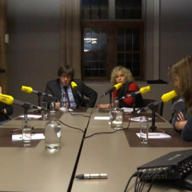 Carles Puigdemont y sus exconsellers durante la entrevista de Mònica Terribas en Bruselas en Catalunya Ràdio. | Twitter