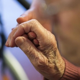 Un estudio de la OMS señala que hasta uno de cada seis mayores de 60 años sufre violencia psicológica, ataques físicos, agresiones sexuales o abusos económicos.