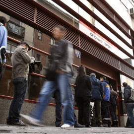 La tasa de desempleo en España en junio fue del 22,5%. EFE