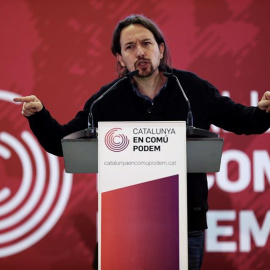 El secretario general de Podemos, Pablo Iglesias, durante la presentación del programa electoral de Catalunya En Comú-Podem (CatComú-Podem) en el acto celebrado hoy en Sant Adrià de Besòs (Barcelona), donde ha asegurado que "la derecha española ha f