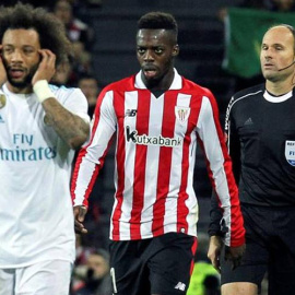 El defensa brasileño del Real Madrid Marcelo Vieira (i) y el centrocampista del Athletic Iñaki Williams durante el partido. | MIGUEL TOÑA (EFE)