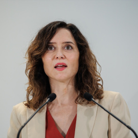 Ayuso visita las instalaciones de Finanzauto en Arganda del Rey (Madrid)