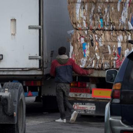 Omar, el joven marroquí fallecido en el puerto de Ceuta el pasado 6 de abril, momentos antes del atropello. .-PEDRO ARMESTRE/ Save the Children