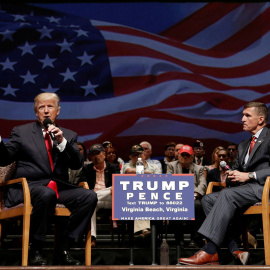Donald Trump y Michael Flynn en una reunión en Virginia. Mike Segar/REUTERS
