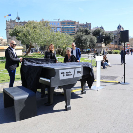 Presentació del primer piano solar a la plaça Catalunya de Barcelona