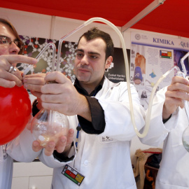 Grupo de investigadores químicos. /EFE